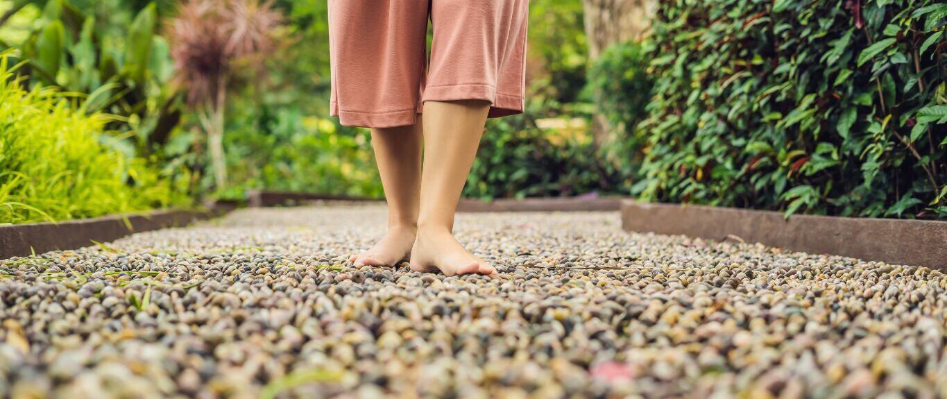 Le « Earthing » : Les bienfaits insoupçonnés de la marche pieds nus